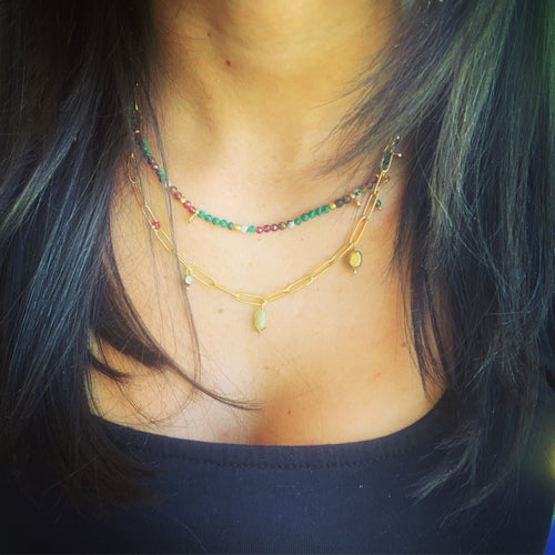 Collier doré et pierres en cristal Duo