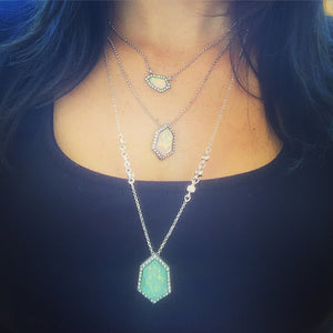 Collier sautoir triple à couleurs