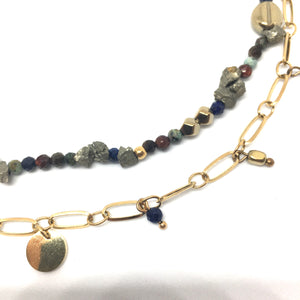 Collier double doré et pierres grises et marrons