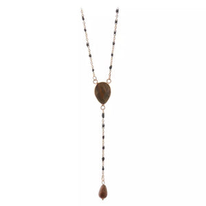 Collier long doré et perles